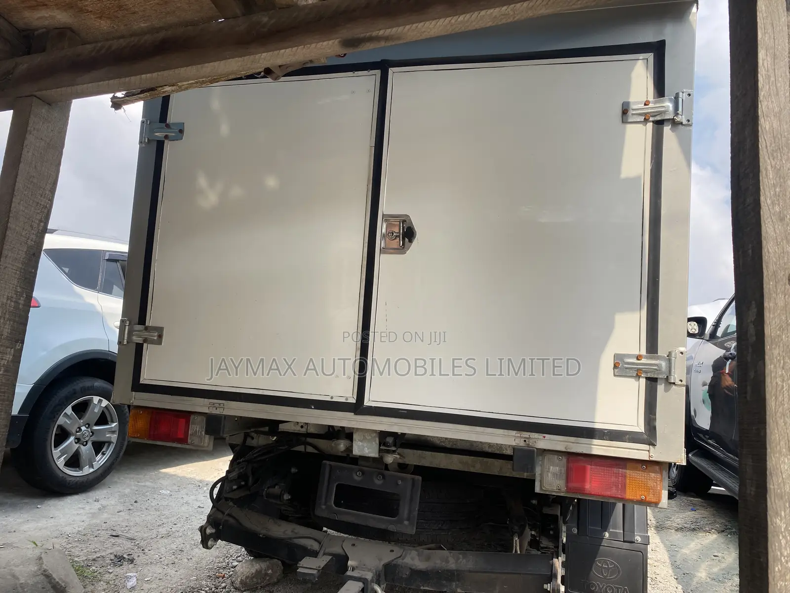 Toyota Hilux 2022 White
