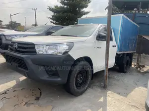 Toyota Hilux 2022 White