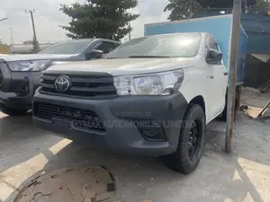 Toyota Hilux 2022 White