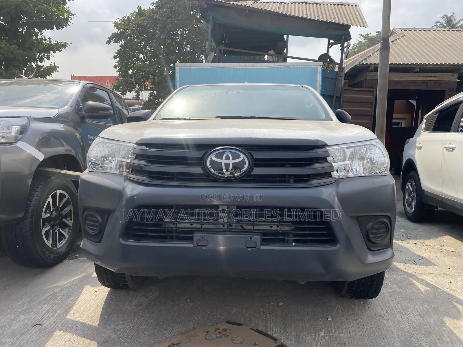 Toyota Hilux 2022 White