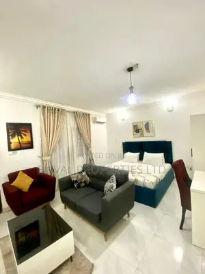 Large Tastefull Furnished Room