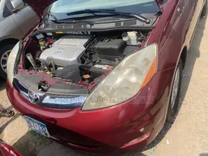 Toyota Sienna XLE FWD 2009 Red