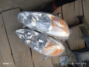 Headlight Toyota Corolla 2005