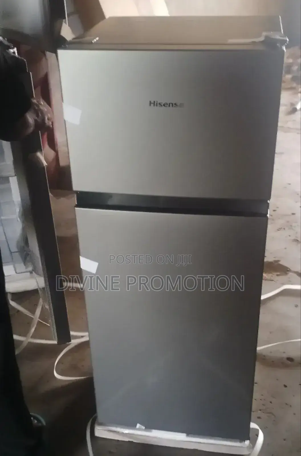 124 Liters Hisense Double Door Refrigerator, Silver Color