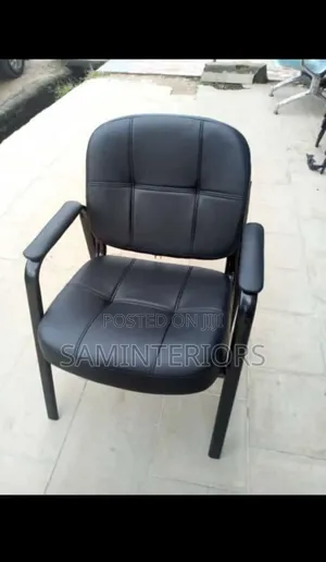 Solid Visitor's Office Chair With Arm and Foam