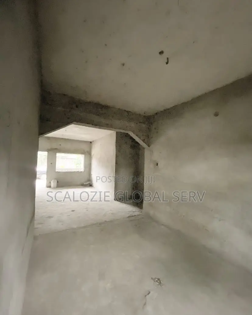 3bdrm Block of Flats in Valley View Estate, Port-Harcourt for sale