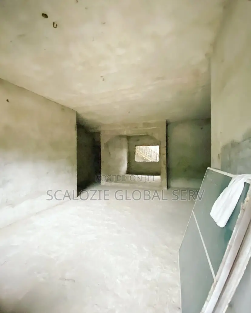 3bdrm Block of Flats in Valley View Estate, Port-Harcourt for sale
