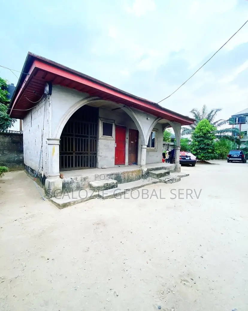 3bdrm Block of Flats in Valley View Estate, Port-Harcourt for sale