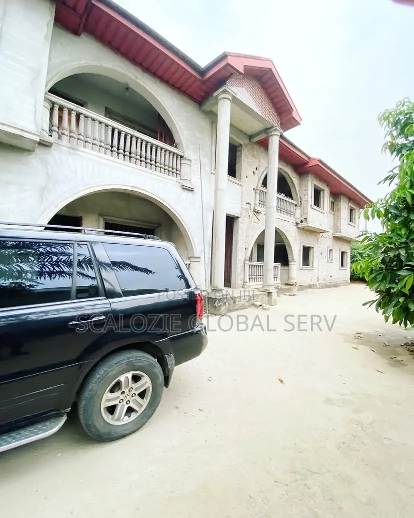 3bdrm Block of Flats in Valley View Estate, Port-Harcourt for sale