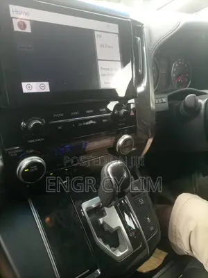 Toyota Granvia 2022 White