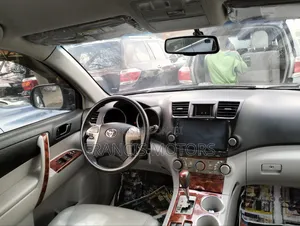 Toyota Highlander 4x4 2009 Gray