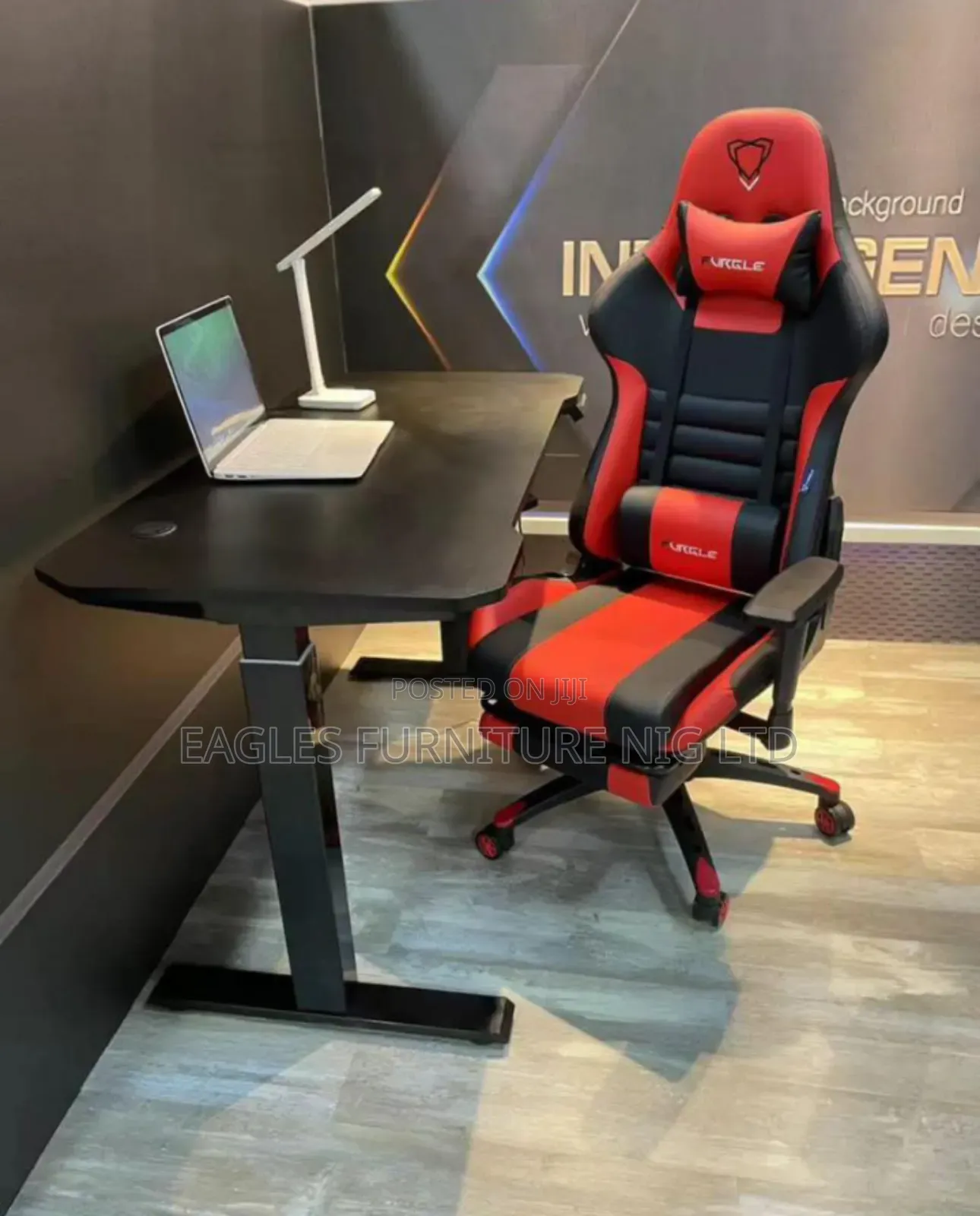 Luxury Executive Swivel Gaming Chair and Table