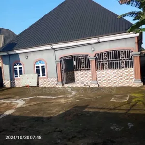 Photo - 3bdrm Bungalow in New Layout, for sale
