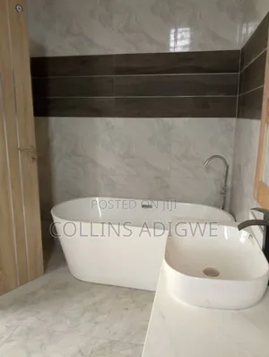4bdrm Duplex in Chevron for rent