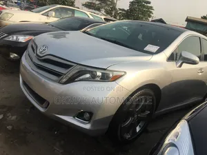 Photo - Toyota Venza XLE 4dr Wagon AWD (3.5L 6cyl 6A) 2014 Silver