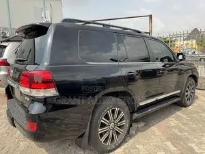 Toyota Land Cruiser 5.7 V8 VXR 2017 Black