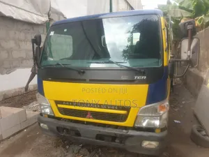 Nissan Caravan (Urvan) 2005 Orange