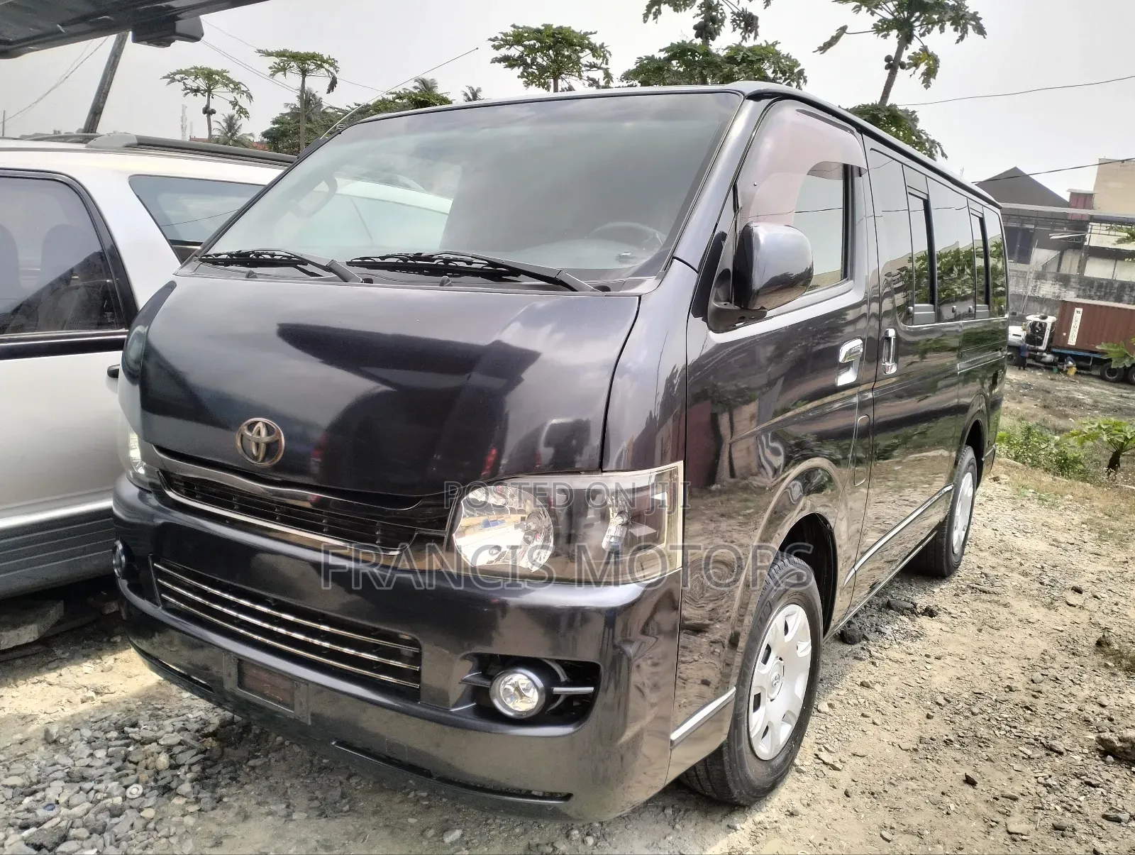 Toyota HiAce 2013 Black