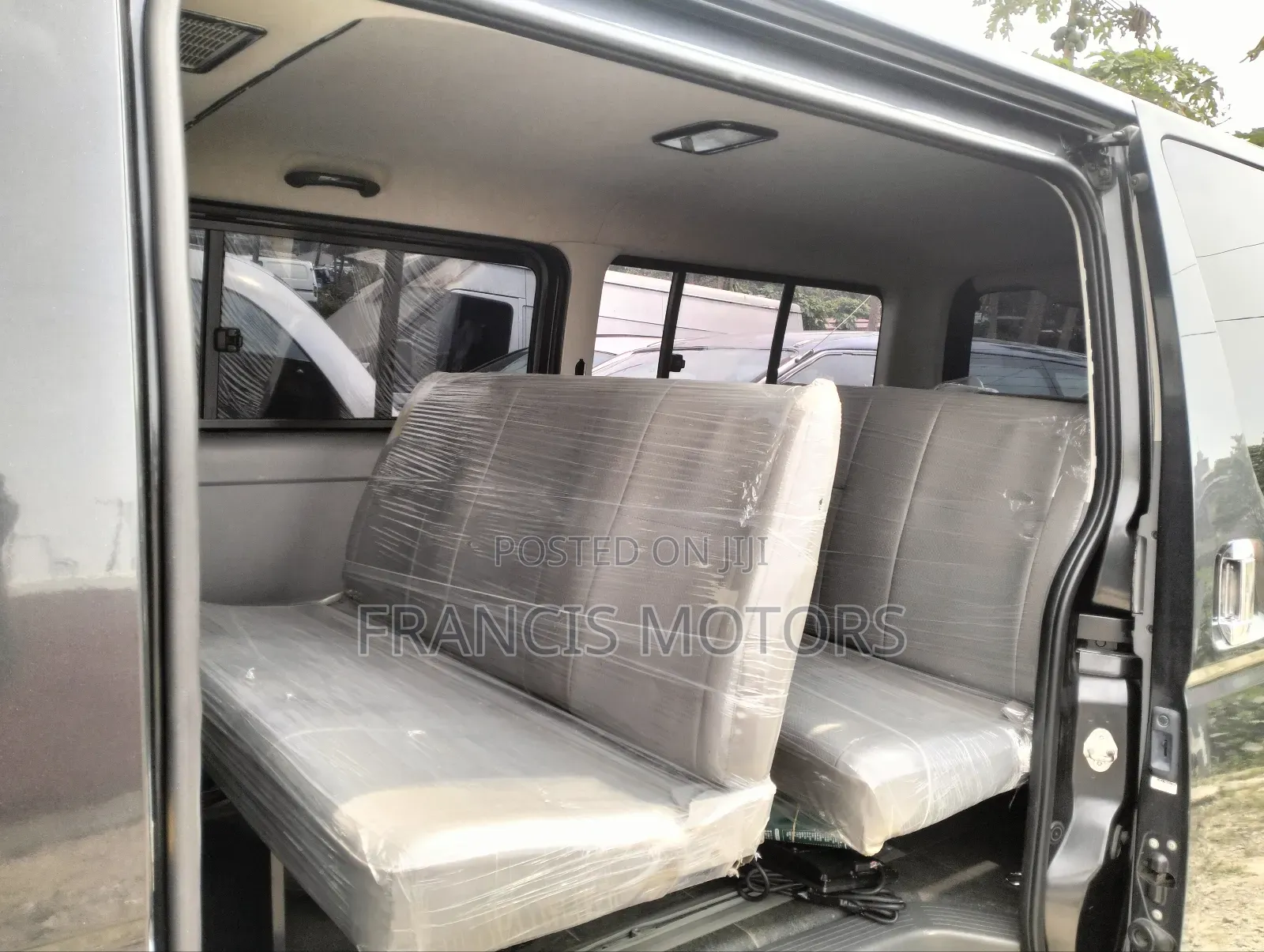 Toyota HiAce 2013 Black