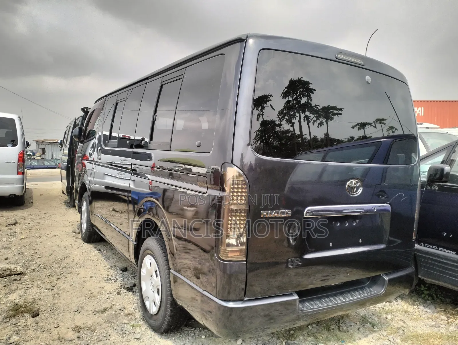 Toyota HiAce 2013 Black