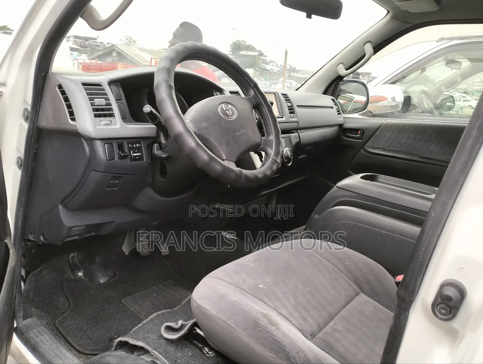 Toyota HiAce 2013 White