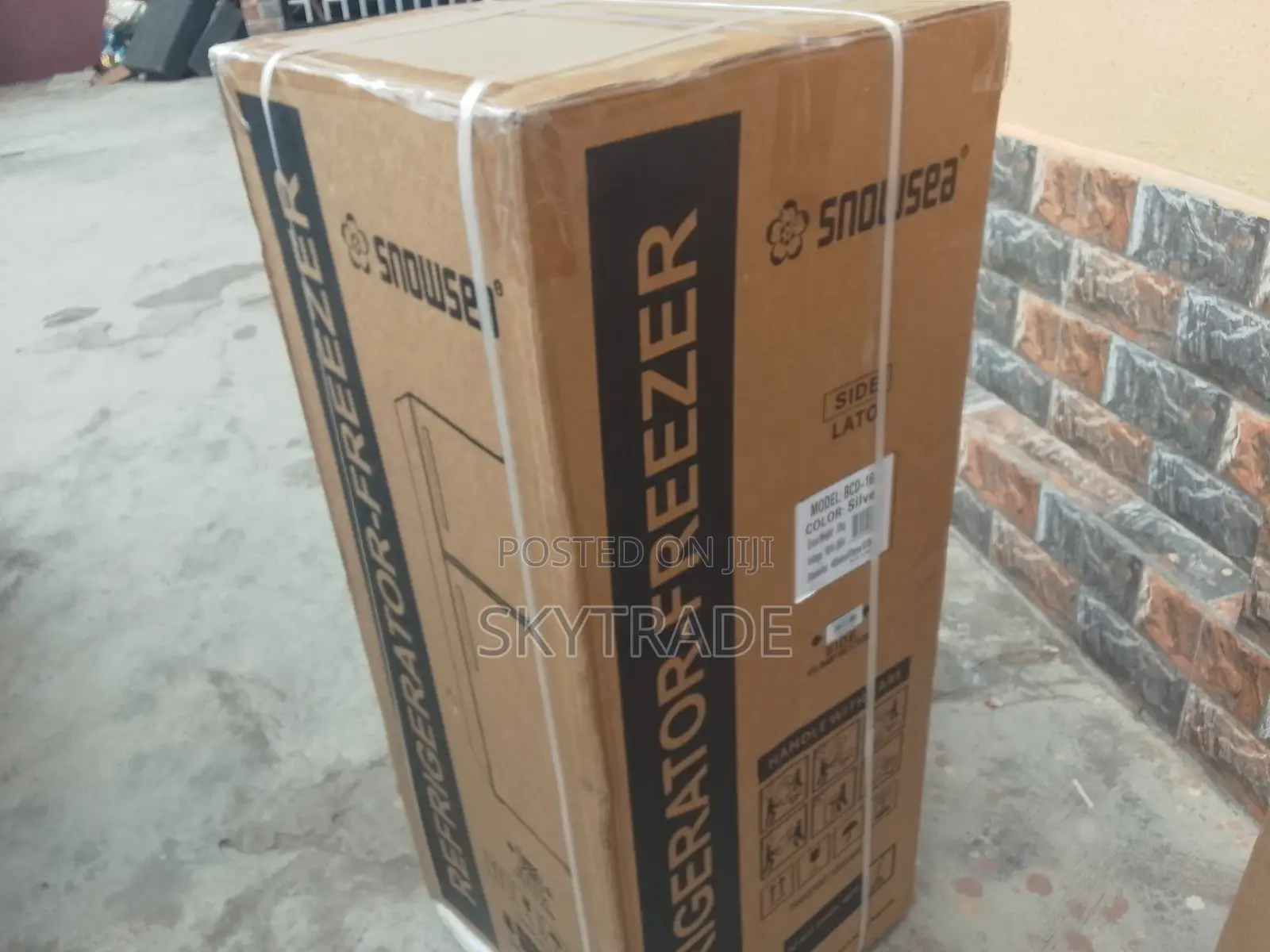 Snowsea Refrigerator + Top Freezer (Silver) BCD-166