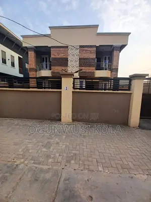 4bdrm Duplex in Royal Estate ,Isolo, Ire Akari for sale