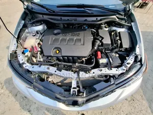 Toyota Corolla 2018 Silver