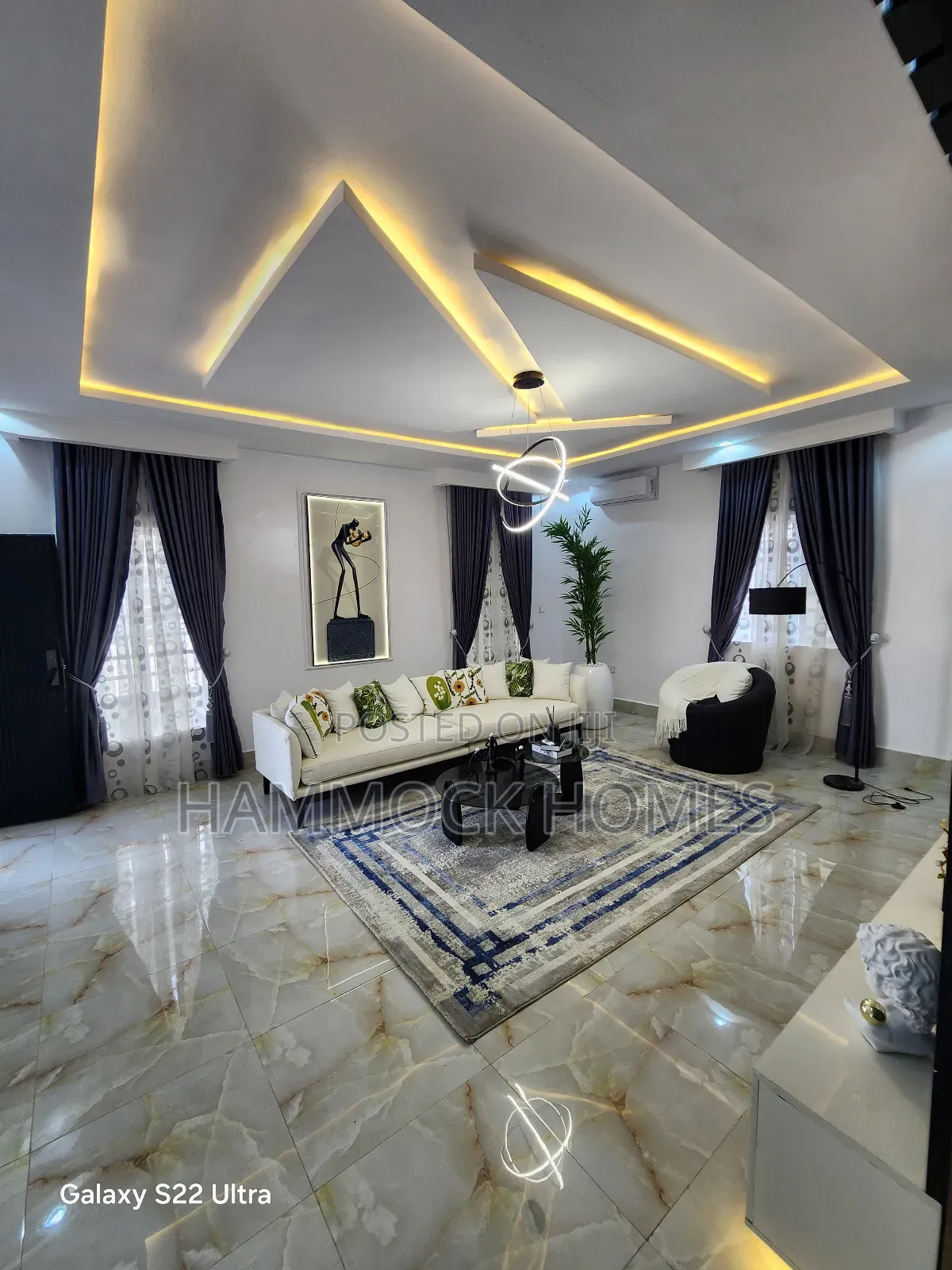 Tastefully Finished Luxurious Room And Parlor Self Contained