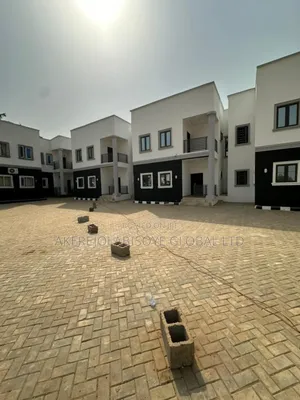 4bdrm Townhouse/Terrace in Lifecamp Junction for sale