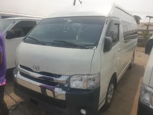 Toyota HiAce 2017 White