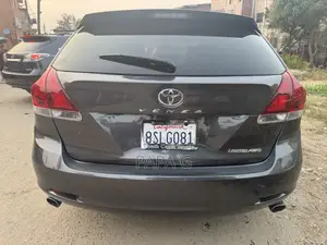 Photo - Toyota Venza Limited AWD V6 2013 Gray