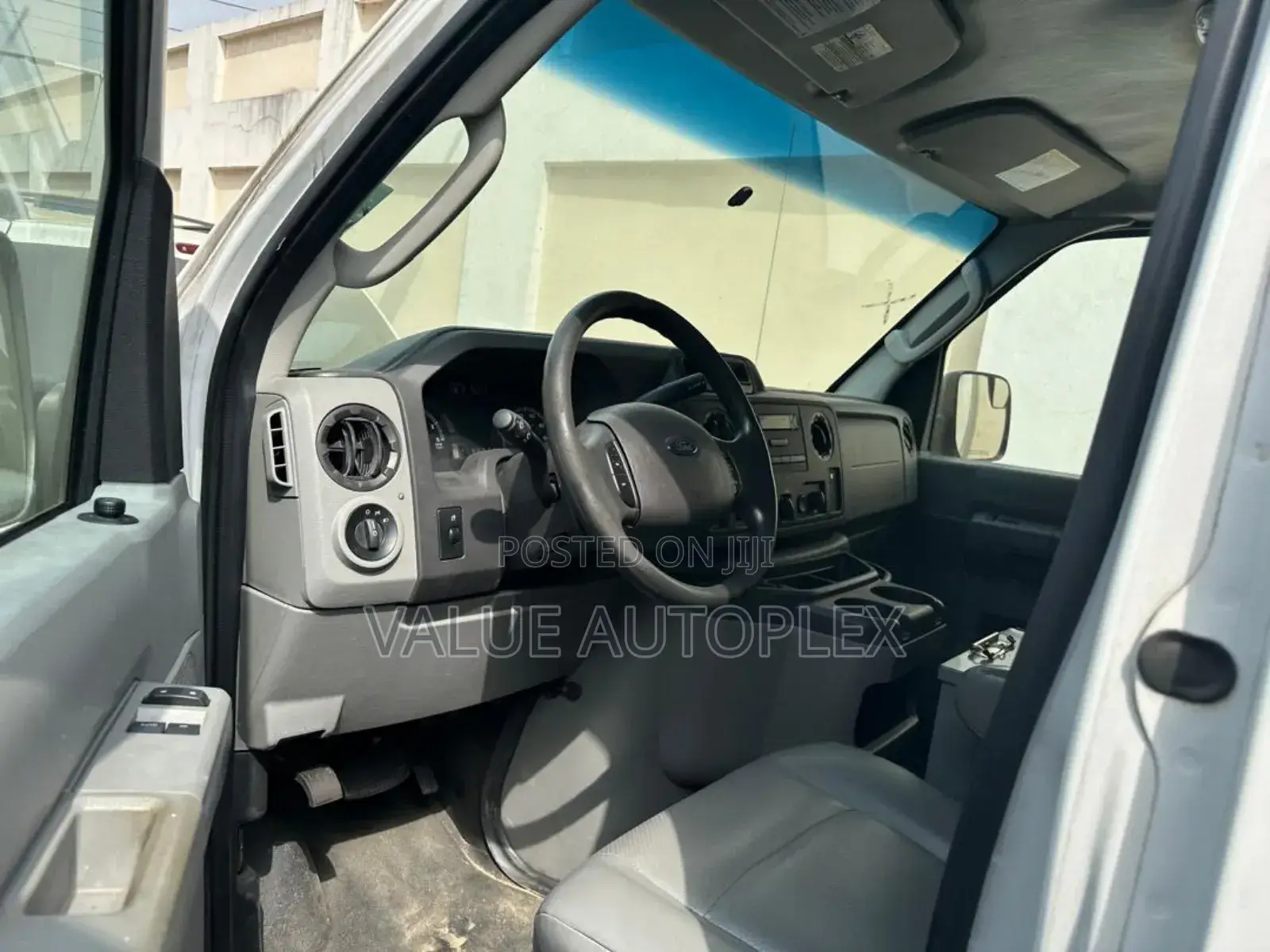 Ford E-250 2014 White
