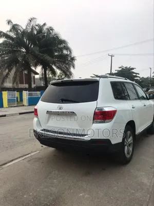 Toyota Highlander Limited 2012 White