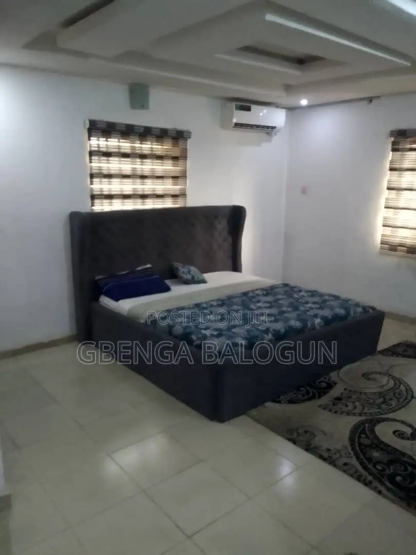 3 Bedrooms Shared Apartment
