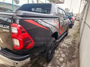New Toyota Hilux 2025 Brown