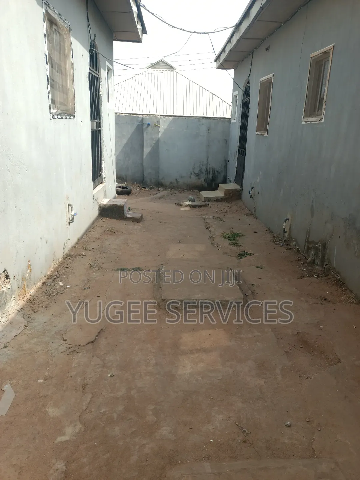 1bdrm Block of Flats in Okpanam Rd, Oshimili South for rent