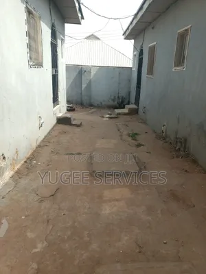 1bdrm Block of Flats in Okpanam Rd, Oshimili South for rent