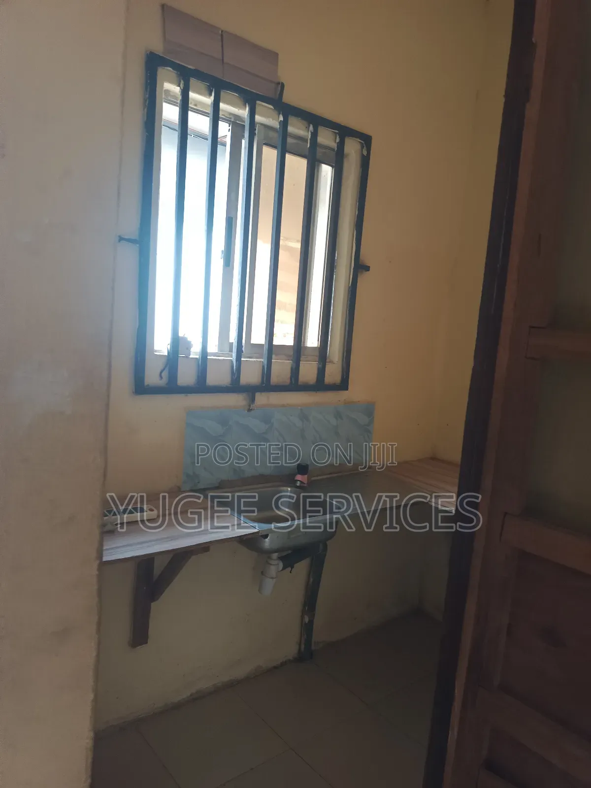 1bdrm Block of Flats in Okpanam Rd, Oshimili South for rent