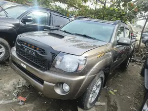 Toyota Tacoma Double Cab V6 2011 Brown
