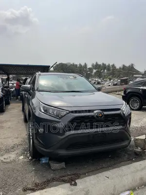 Toyota RAV4 XLE Premium 2021 Gray