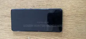 Photo - S20 Plus Crack Screen