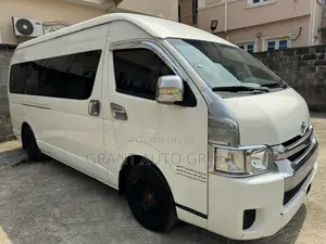 Toyota HiAce 2018 White