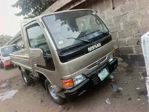 Nigeria Used Nissan Cabstar Diesel Engine 2000 Silver