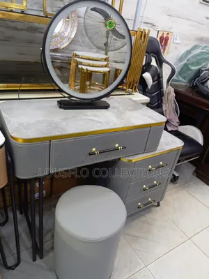 Bedroom Dressing Set With Mirror Light N Stood