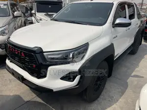Toyota Hilux 2021 White
