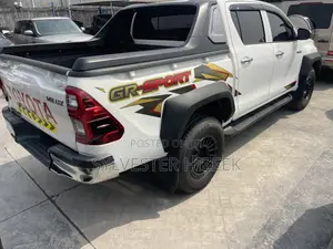 Toyota Hilux 2021 White