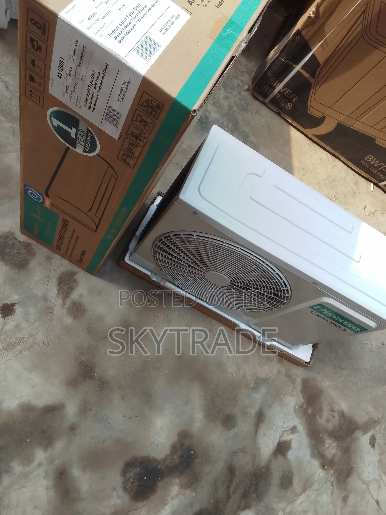 Unique 1.5hp AC (White) Hisense
