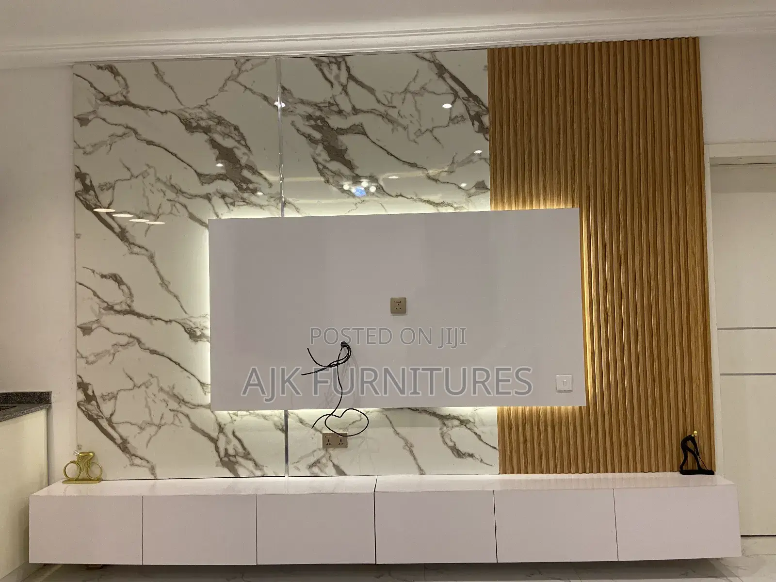 Exquisite Television Unit