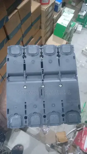 250 Arms Four Pole Breaker